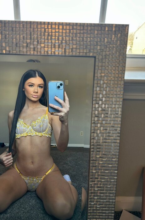 Lillylanexo (@lillylanexo), OnlyFans creator