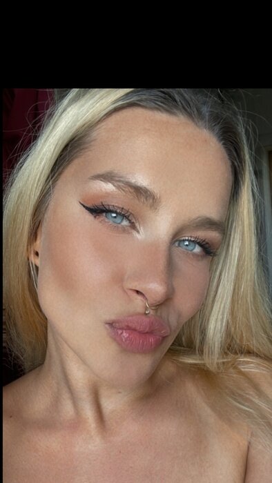 Lilmaminka (@lilmaminka), OnlyFans creator