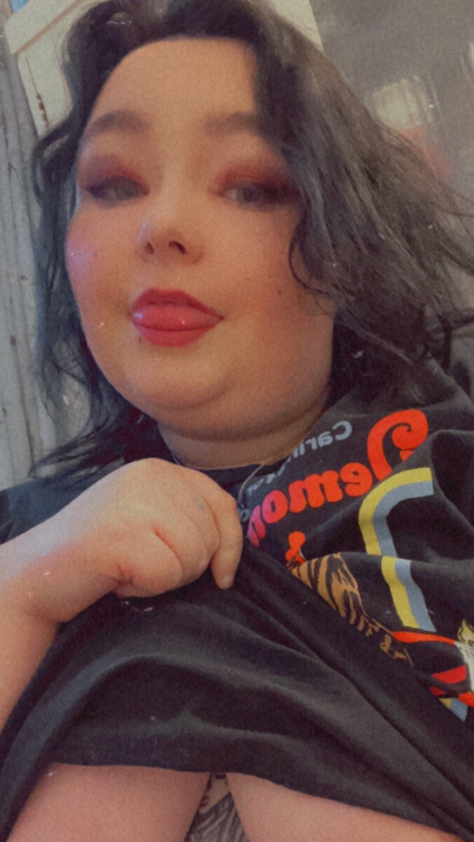 Lilmiss1713 (@lilmiss1713), OnlyFans creator