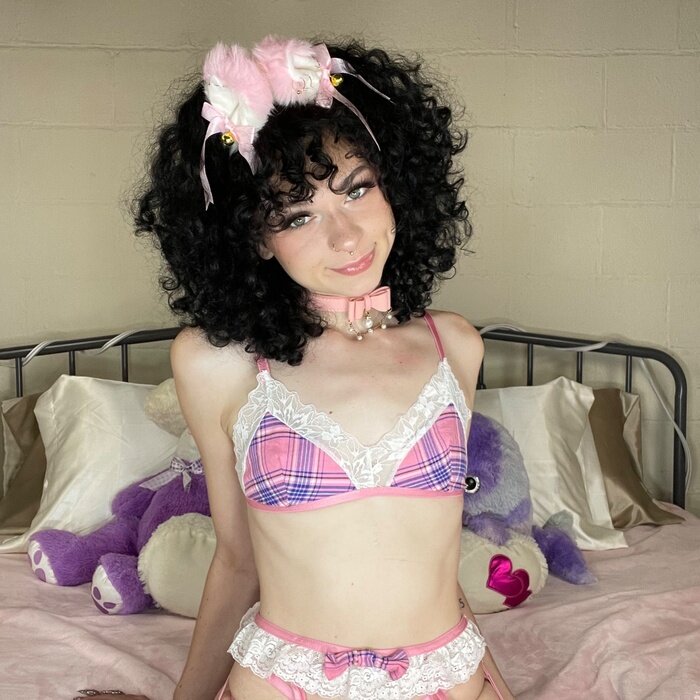 Lilmissprecious (@lilmissprecious), OnlyFans creator