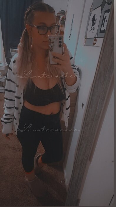 Lilnutcrackers (@lilnutcrackers), OnlyFans creator