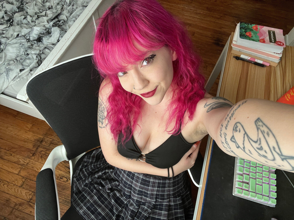 Lilredvelvet (@lilredvelvet), OnlyFans creator