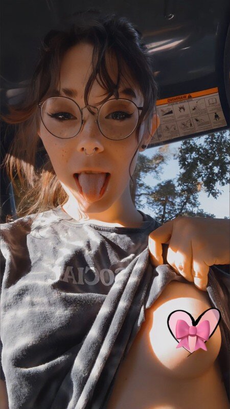 Lilviolet03 (@lilviolet03), OnlyFans creator