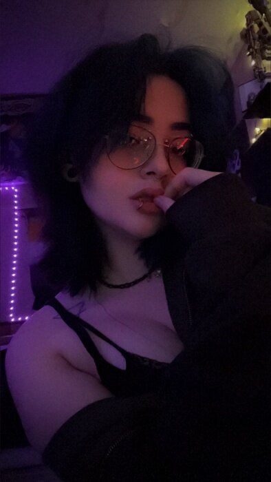 Lilyluvely (@lilyluvely), OnlyFans creator