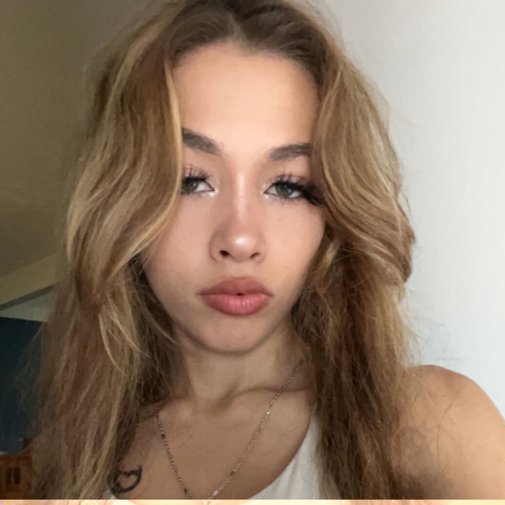 Lilypopz (@lilypopz), OnlyFans creator