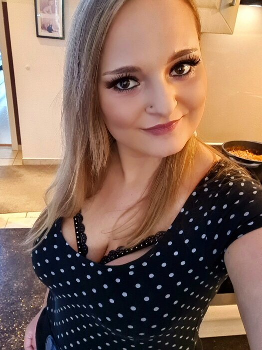 Linaprivat (@lina_privat), OnlyFans creator