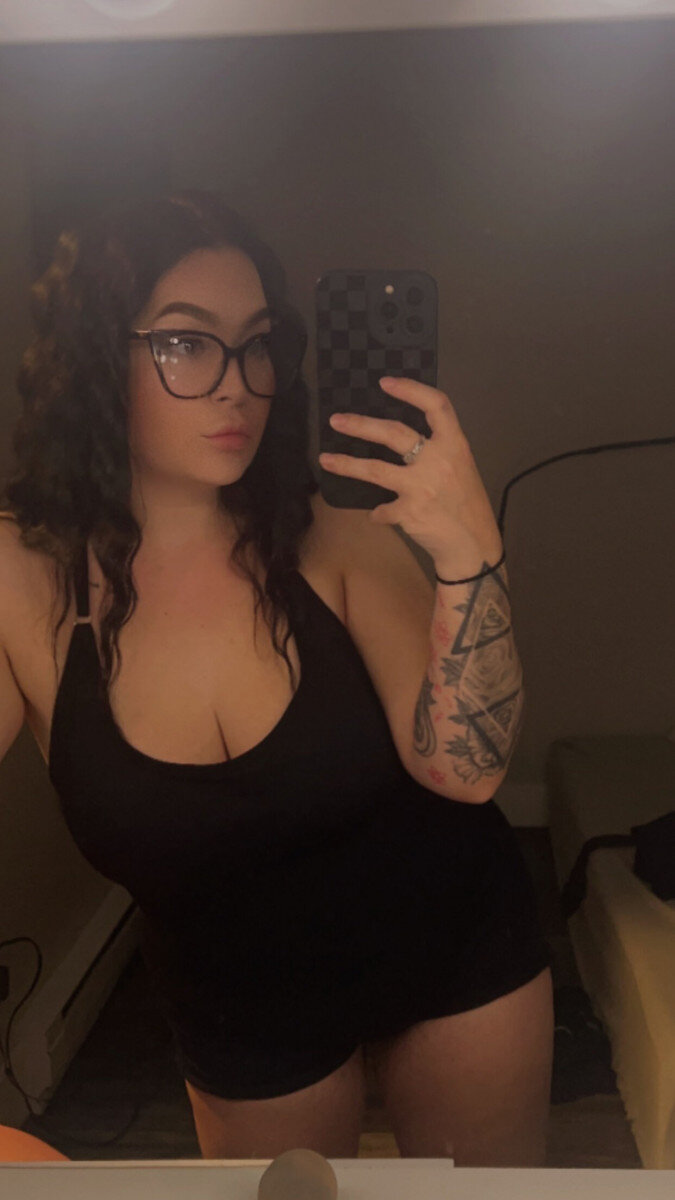 Literallyloe (@literallyloe), OnlyFans creator
