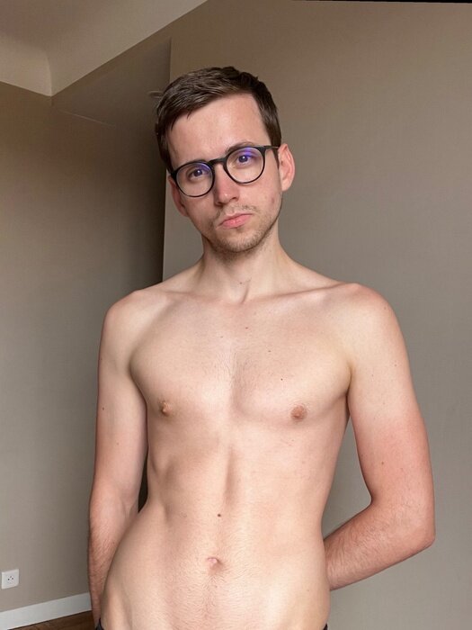 Littledevilfr (@littledevilfr), OnlyFans creator