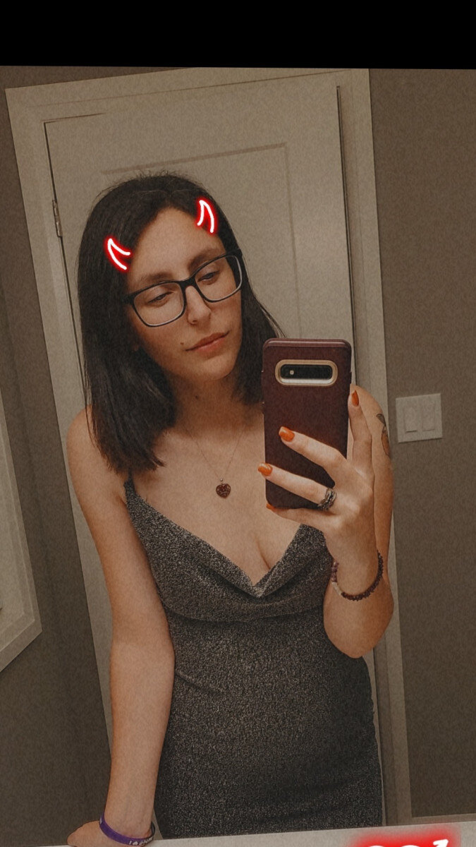 Littleeevee66 (@littleeevee66), OnlyFans creator