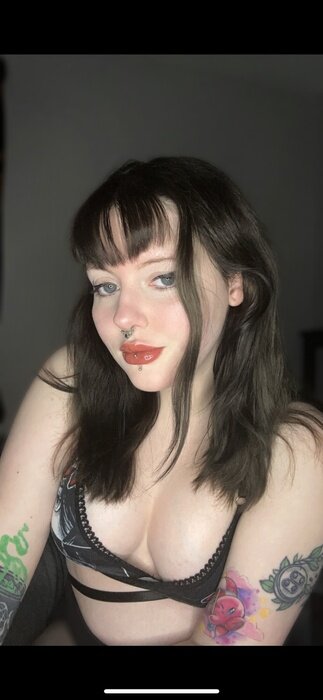 Littlegothbabyy (@littlegothbabyy), OnlyFans creator