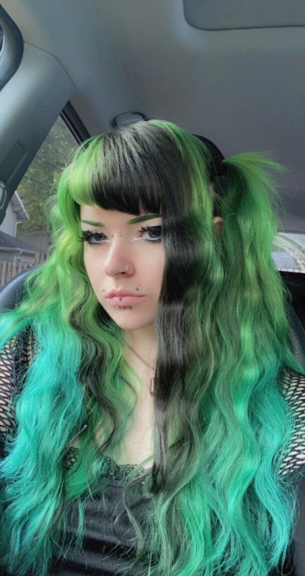 Littlegreenslut (@littlegreenslut), OnlyFans creator