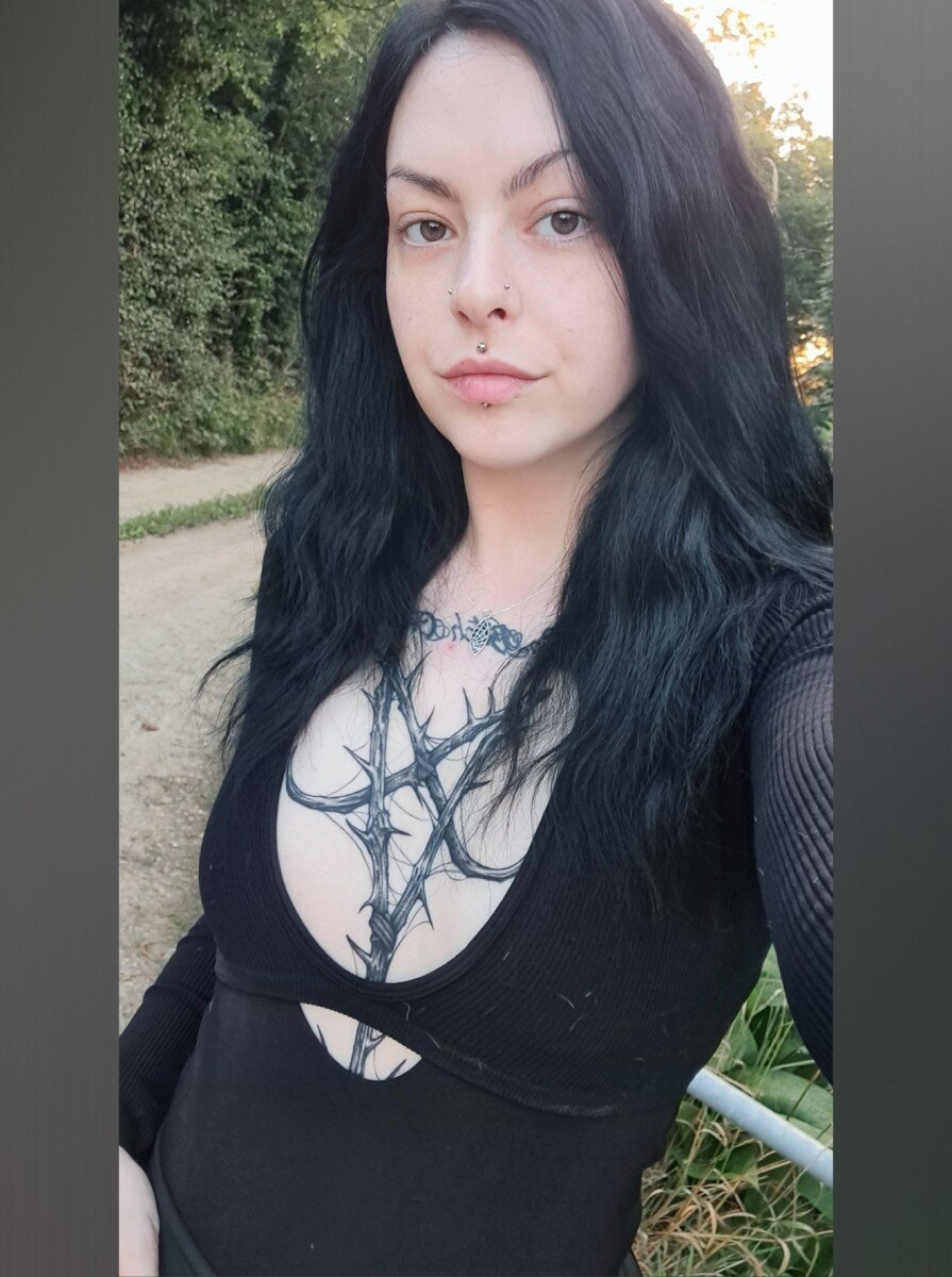 Littleheathengoth (@littleheathengoth), OnlyFans creator