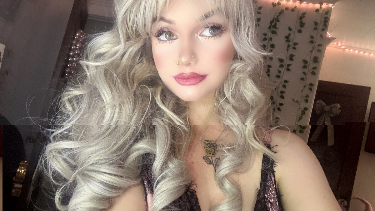 Littlehoneyv (@littlehoneyv), OnlyFans creator