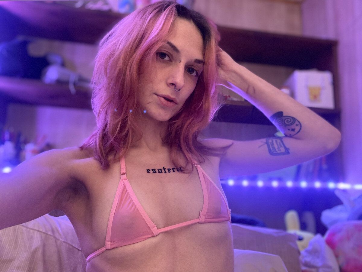 Littleliv (@littleliv), OnlyFans creator