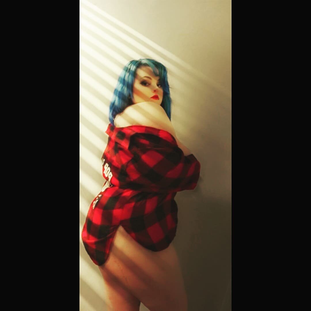 Littlemissroxy (@littlemissroxy), OnlyFans creator