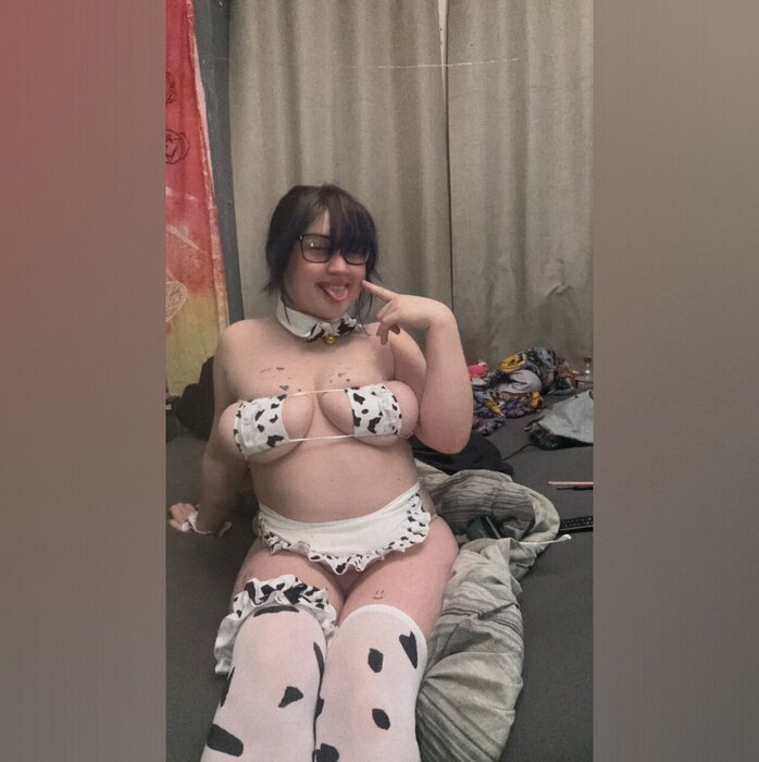 Littlepeanut13420 (@littlepeanut13420), OnlyFans creator