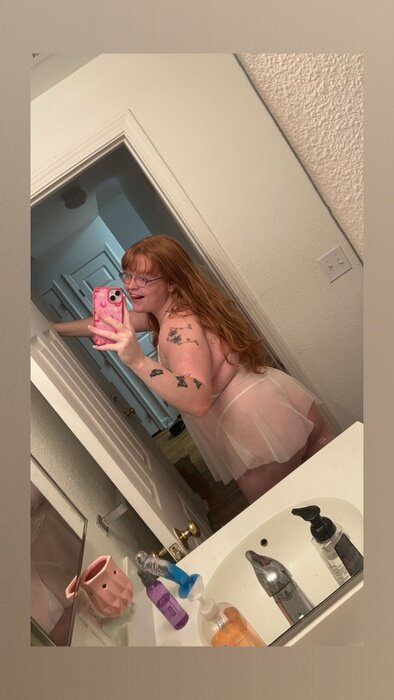 Littleredd1400 (@littleredd1400), OnlyFans creator