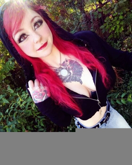 Littleredmaid (@littleredmaid), OnlyFans creator