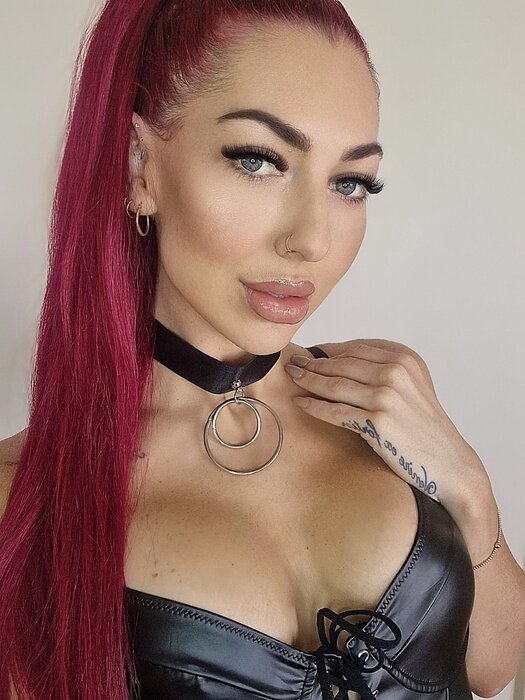 Littleredrubyjade (@littleredrubyjade), OnlyFans creator