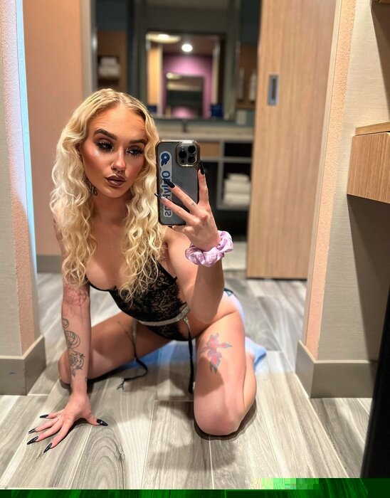 Lllolababy (@lllolababy), OnlyFans creator