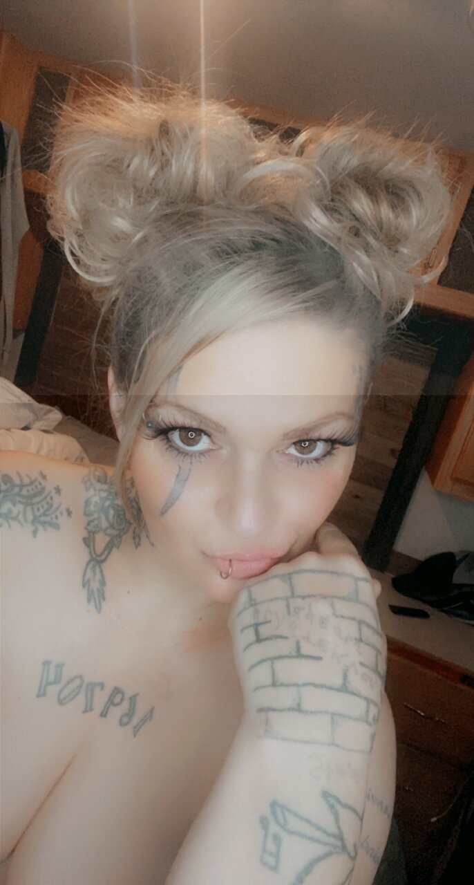 Lluvely1980 (@lluvely1980), OnlyFans creator