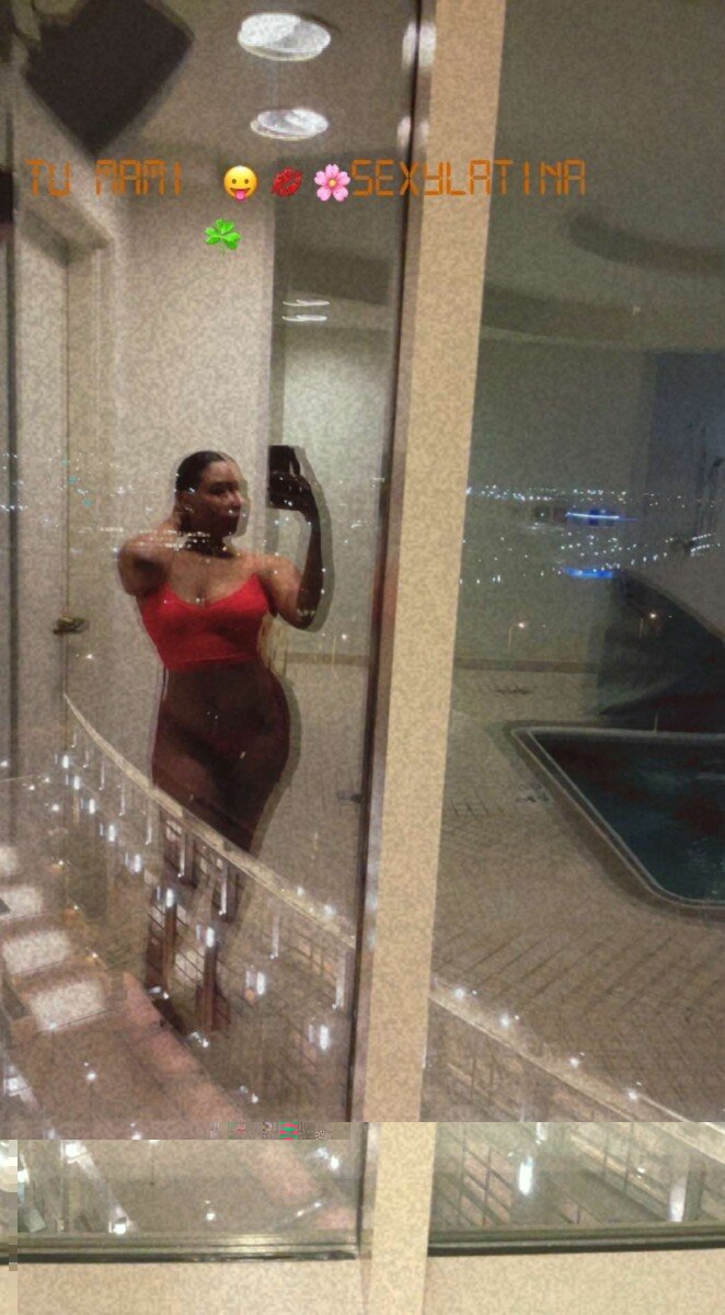 Lolaa22 (@lolaa22), OnlyFans creator
