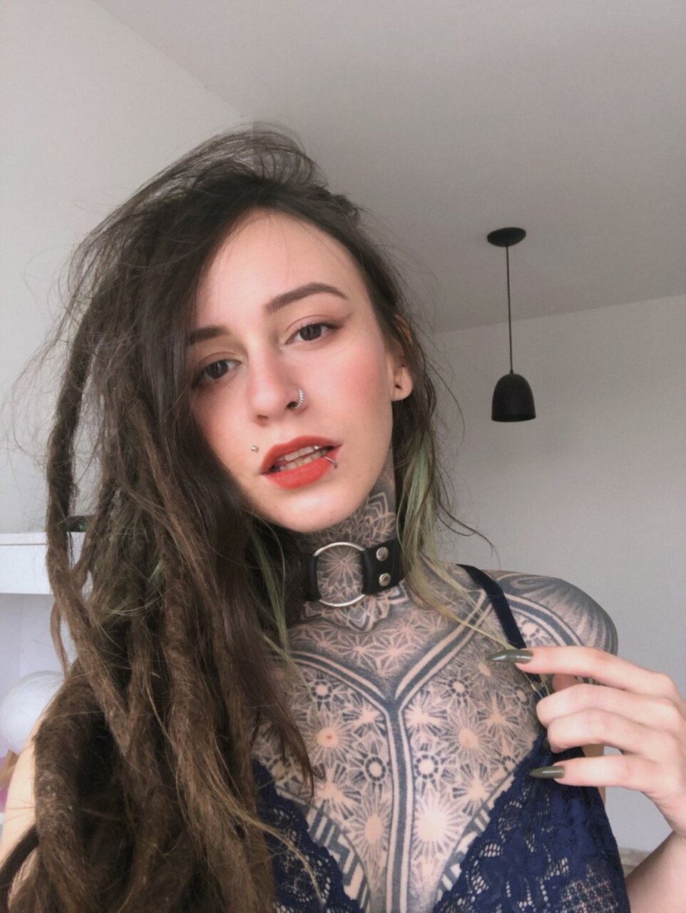 Lola (@lolanumb), OnlyFans creator