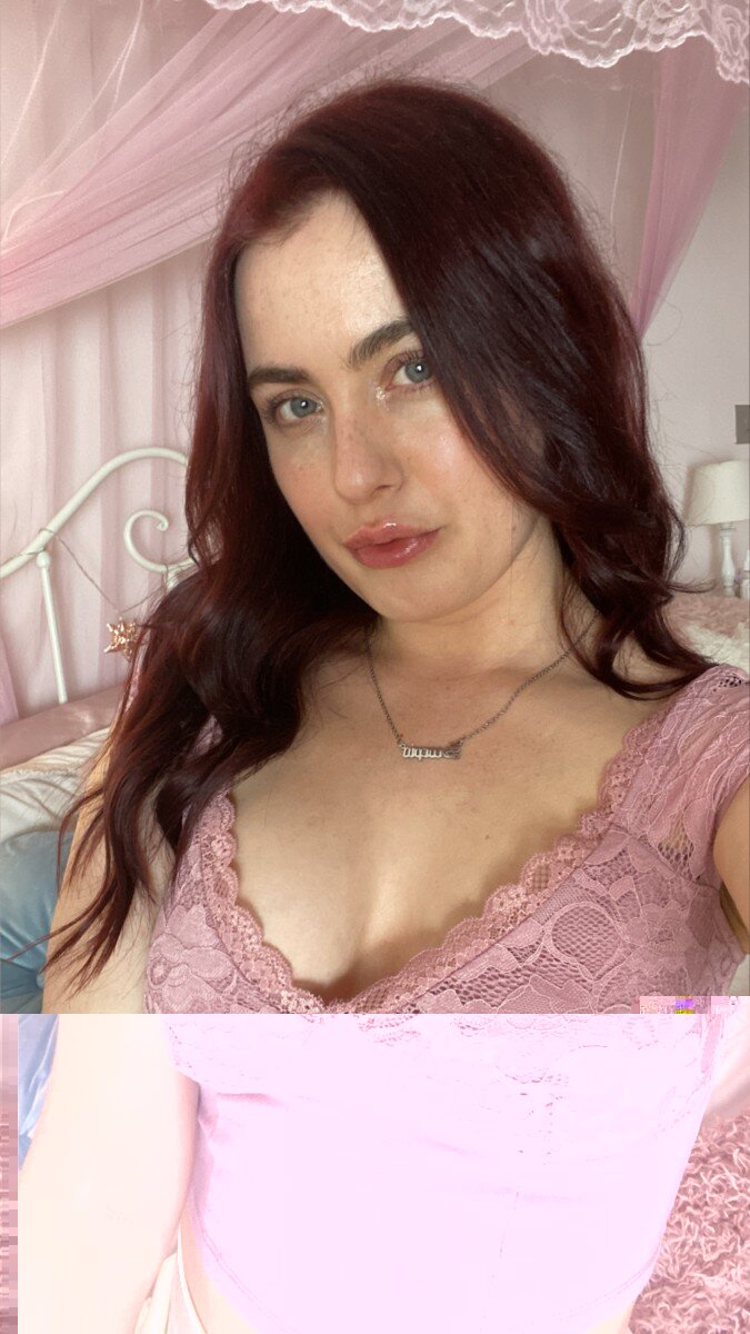 Lolaraexxx (@lolaraexxx), OnlyFans creator