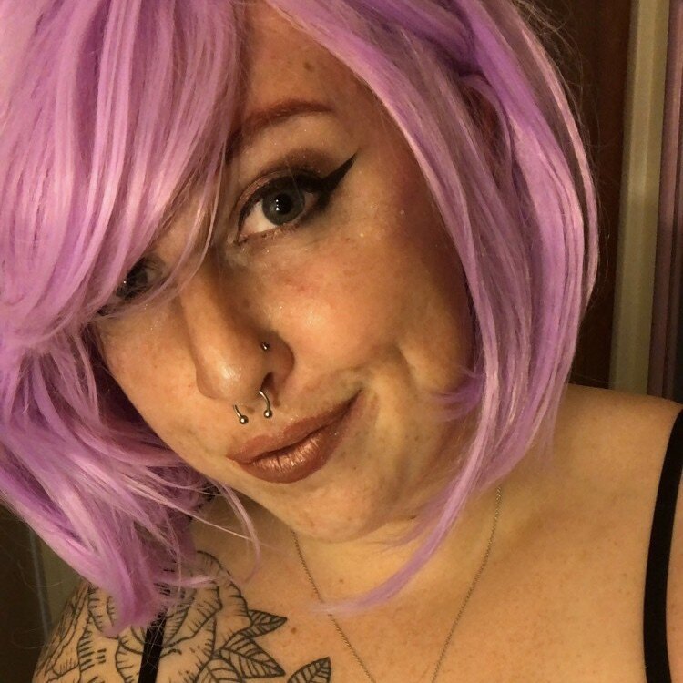 Lonelylovelylily (@lonelylovelylily), OnlyFans creator