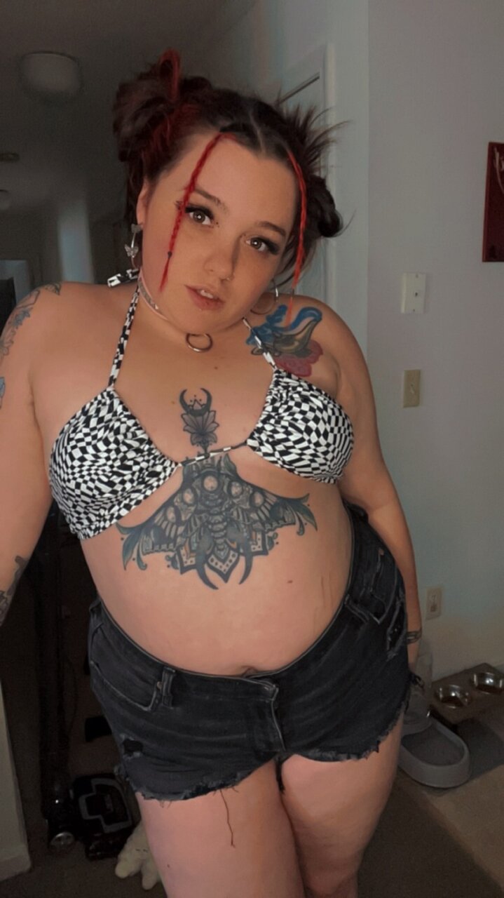 Lotusbabylynn (@lotusbabylynn), OnlyFans creator
