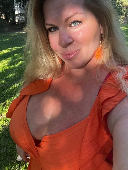 Louslovelyls (@louslovelyls), OnlyFans creator