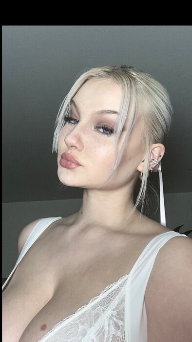 Loveannica (@loveannica), OnlyFans creator