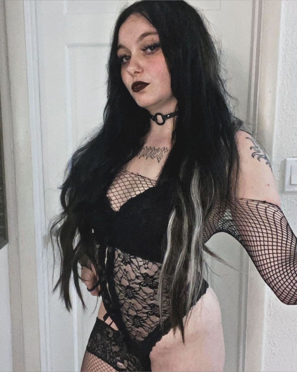 Lovelyessencexx (@lovelyessencex.x), OnlyFans creator