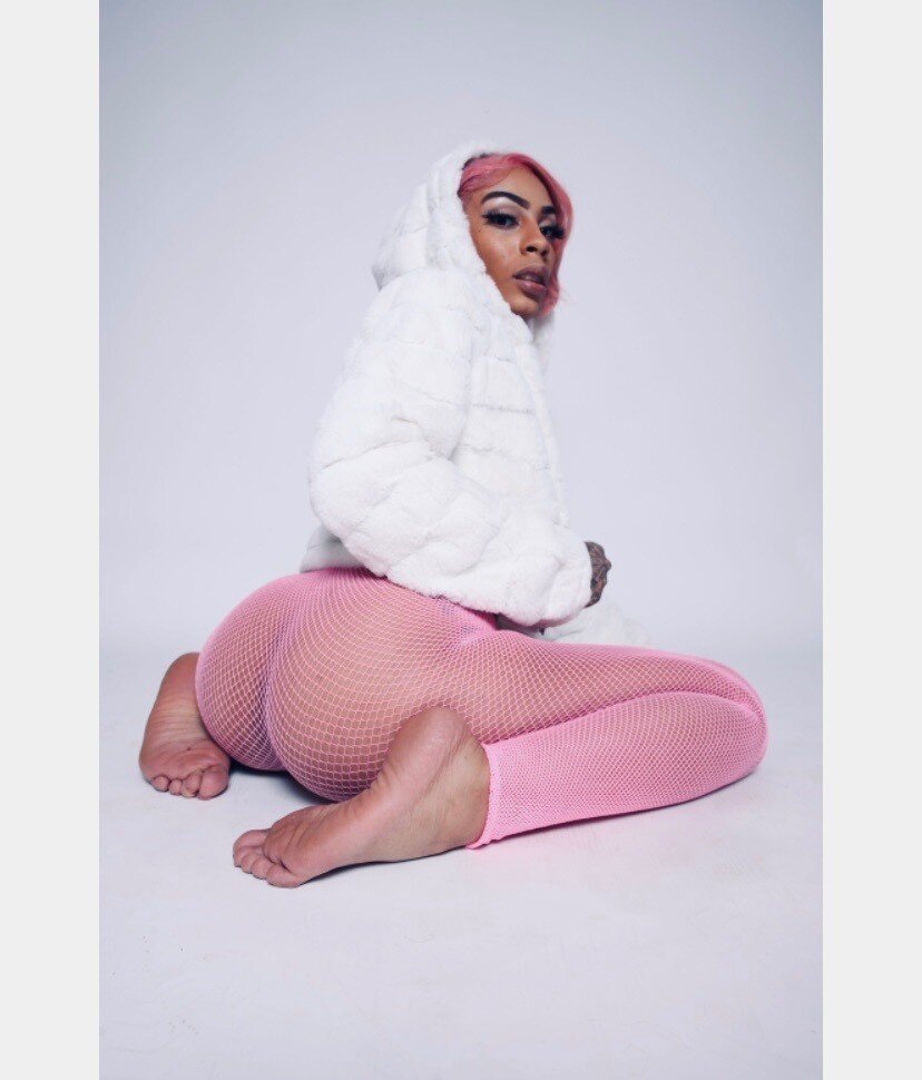 Lovelypinky1 (@lovelypinky1), OnlyFans creator