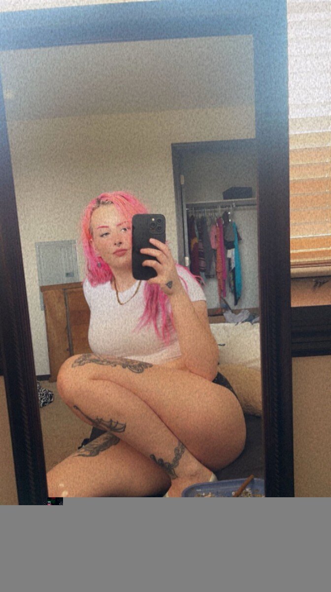 Lovelytaytay002 (@lovelytaytay002), OnlyFans creator