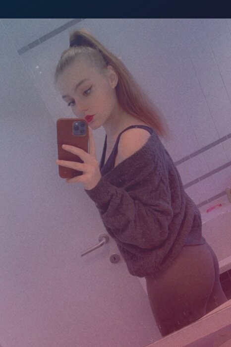 Lovergirl1999 (@lovergirl.1999), OnlyFans creator