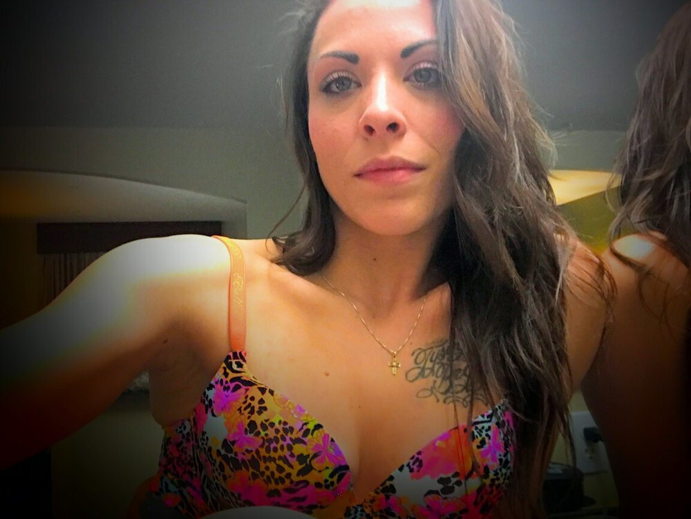 Lovleylayla32 (@lovleylayla32), OnlyFans creator