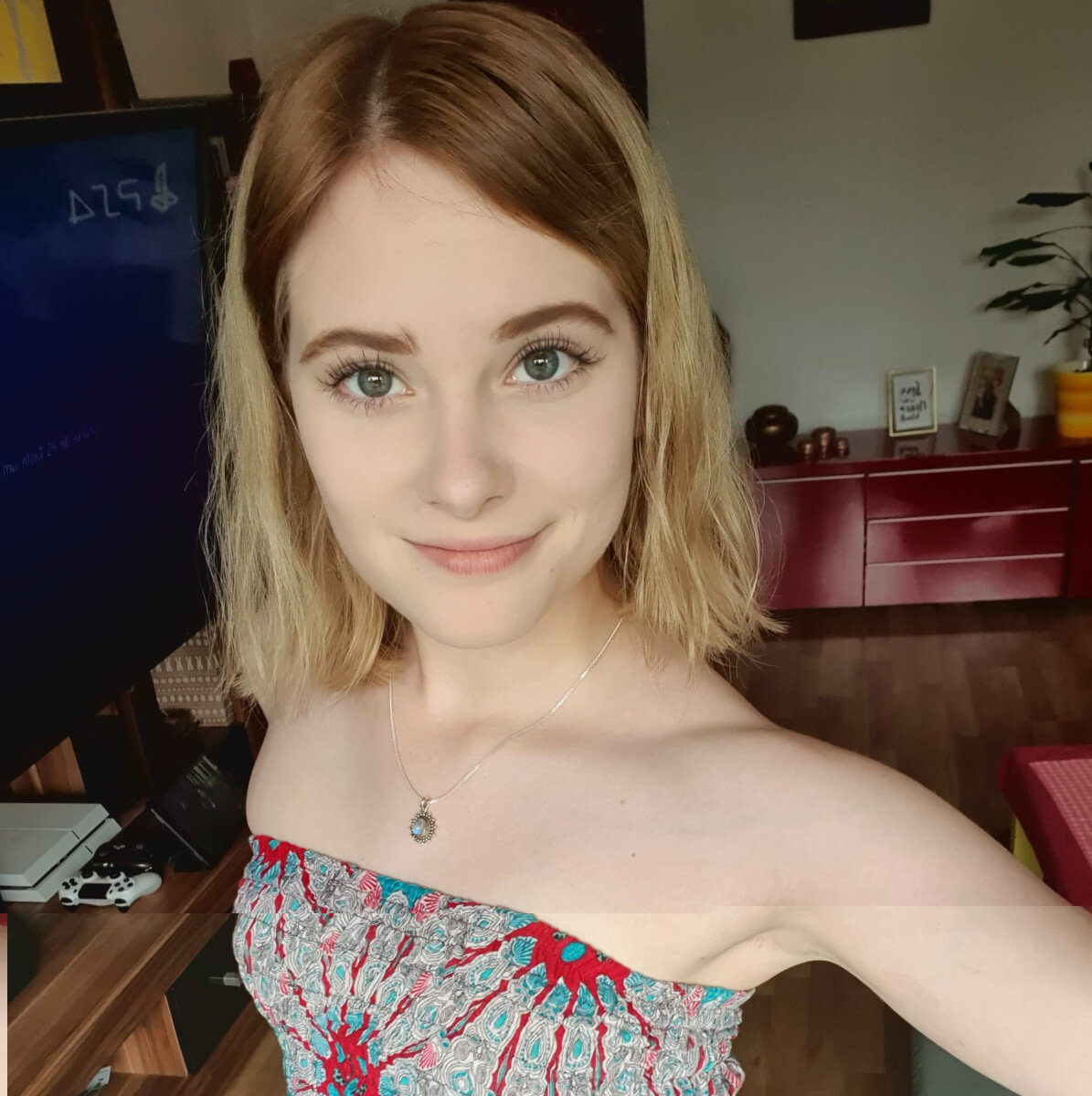 Lovlyluna (@lovlyluna), OnlyFans creator