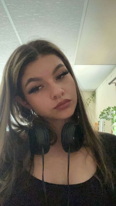 Lucyvalentinexxx (@lucyvalentinexxx), OnlyFans creator