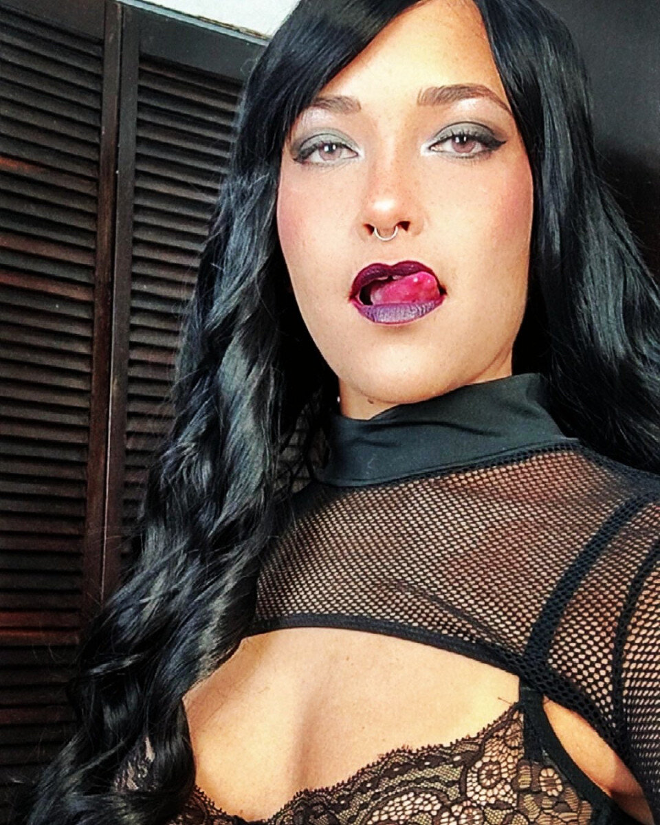 Lulu (@luluinyellow), OnlyFans creator