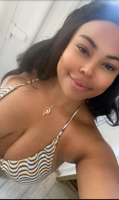 Lunaalexandra22 (@lunaalexandra22), OnlyFans creator