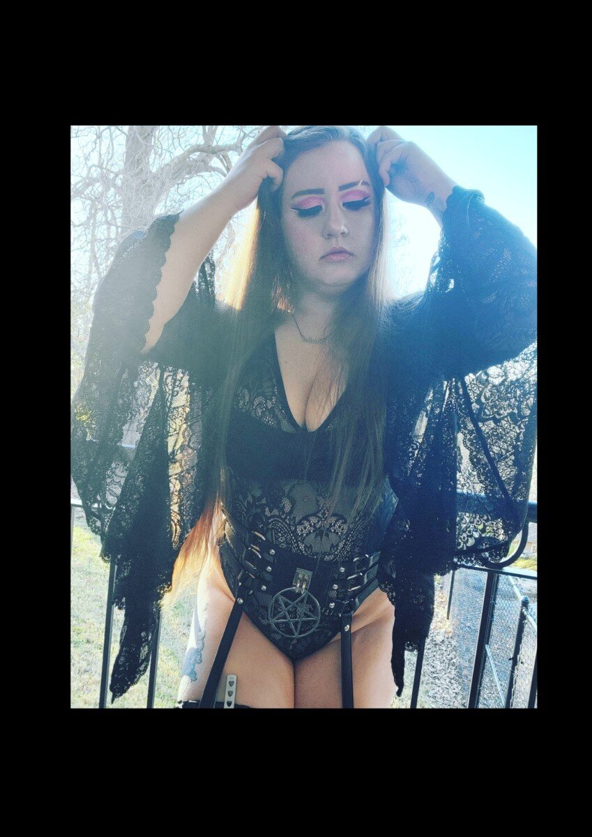 Lunalullaby (@lunalullaby), OnlyFans creator