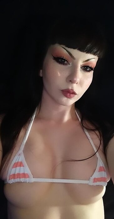 Luna (@lunamuir), OnlyFans creator