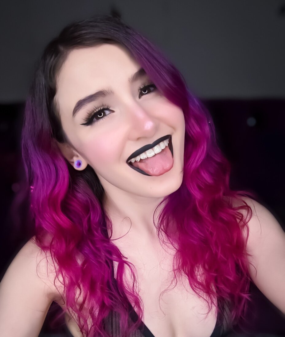 Lunapleasant (@lunapleasant), OnlyFans creator