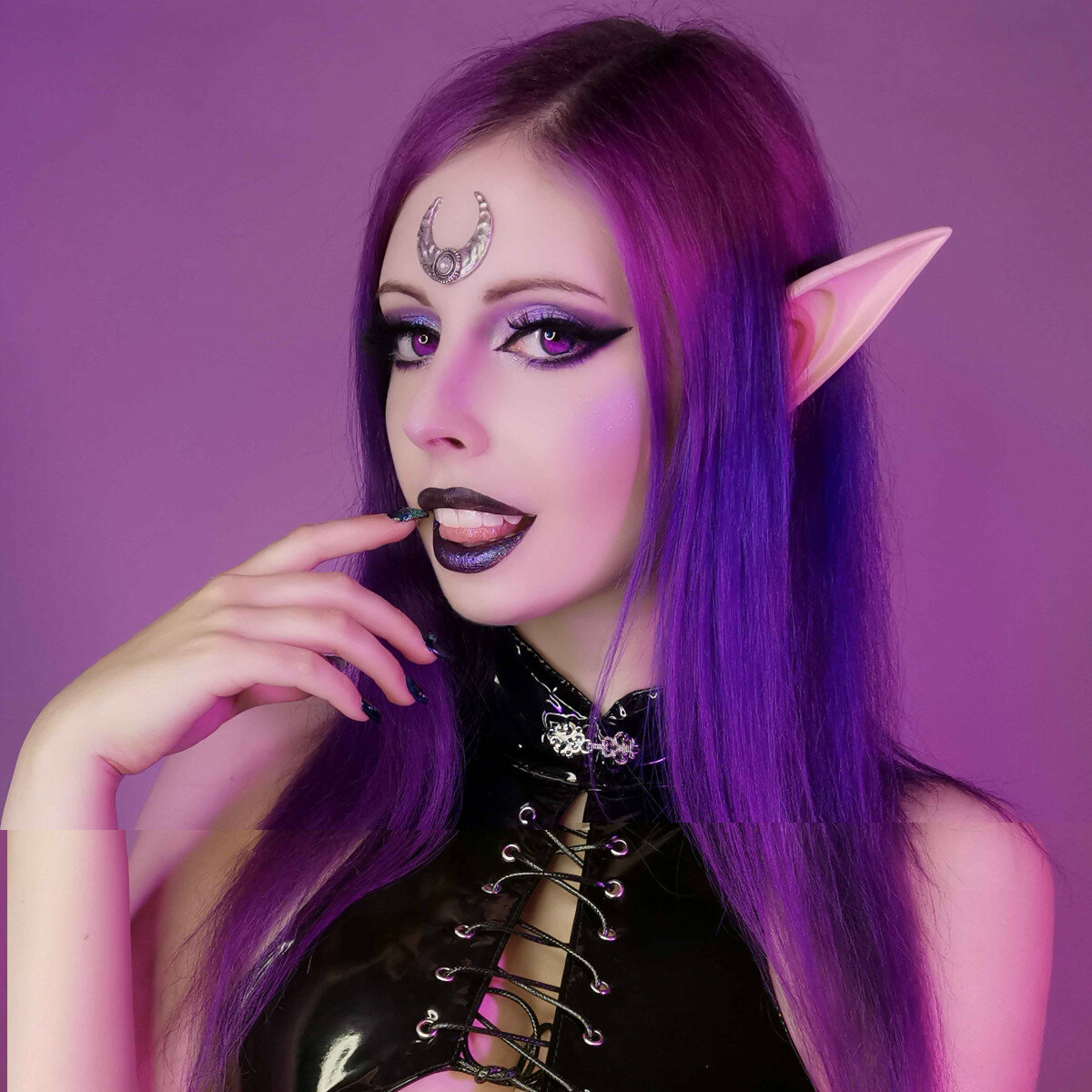 Lunarakitsunefree (@lunarakitsunefree), OnlyFans creator