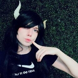 Lunluns (@lunluns), OnlyFans creator
