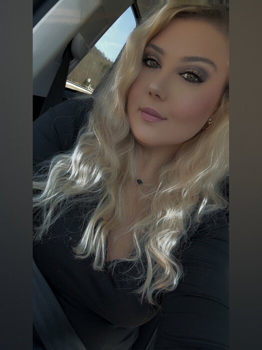 Luxxxblondie (@luxxxblondie), OnlyFans creator