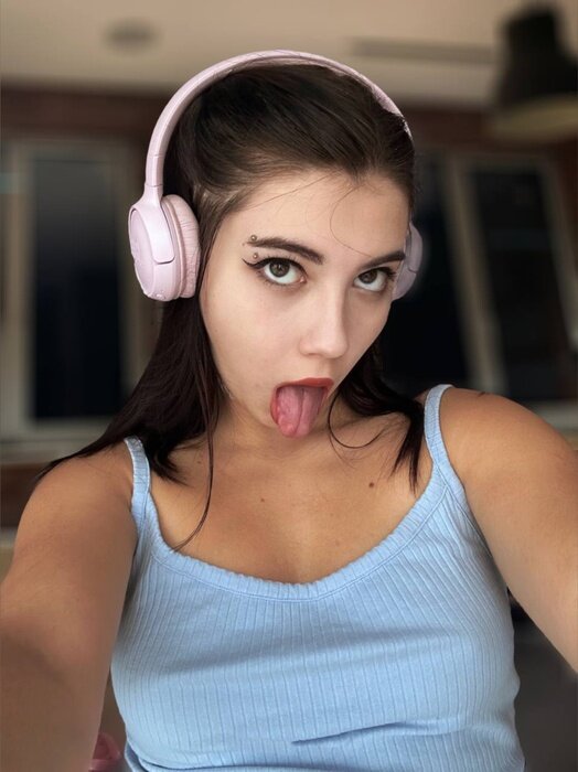 Lyraemberlynvip (@lyraemberlynvip), OnlyFans creator