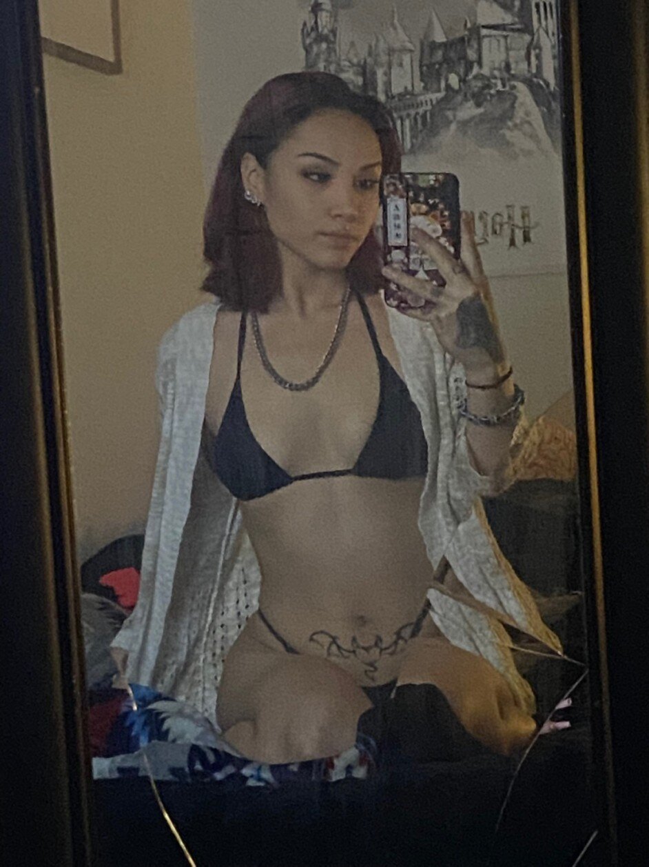M0chi7o7 (@m0chi7o7), OnlyFans creator