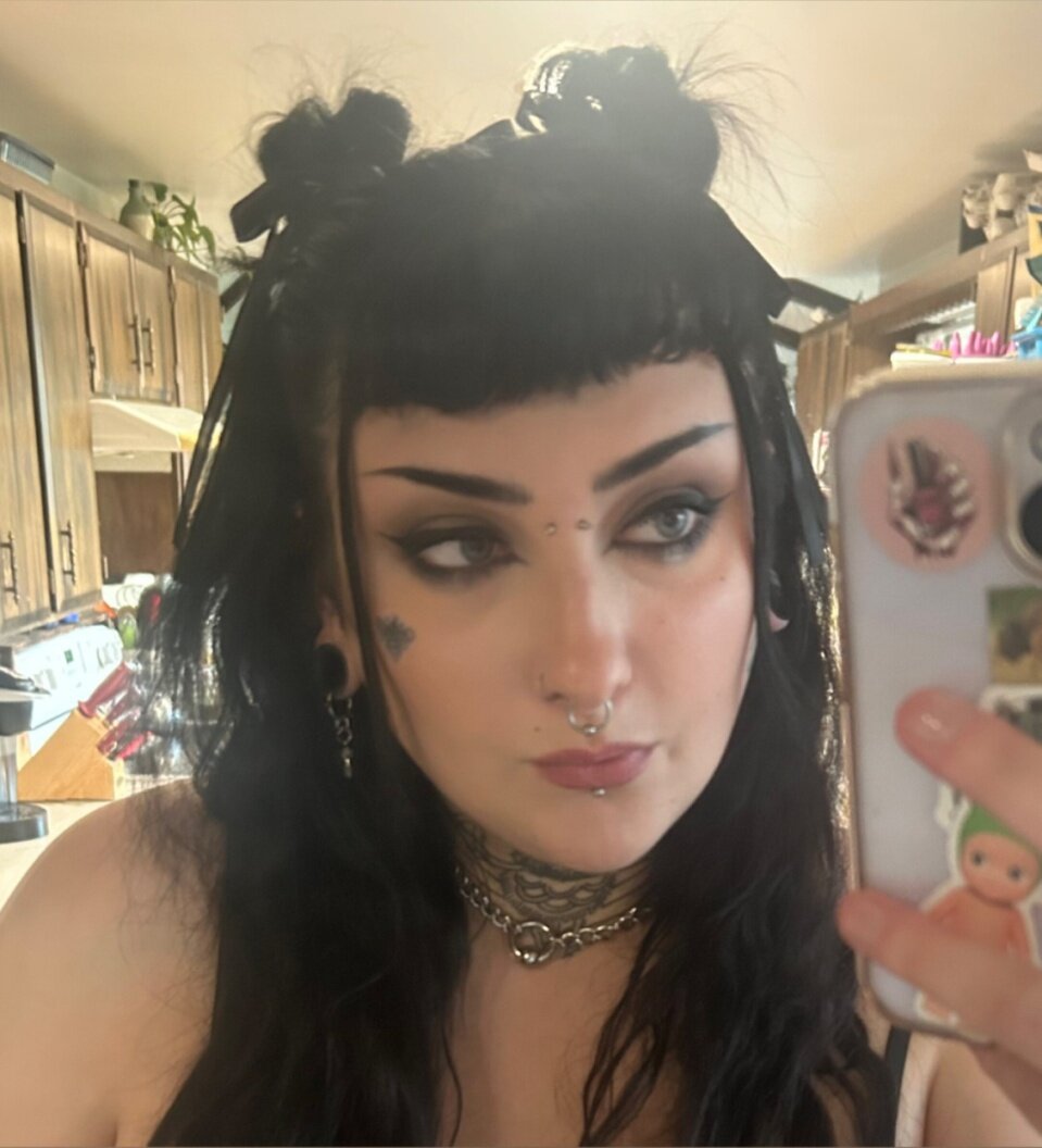 Maddiefoxx98 (@maddiefoxx98), OnlyFans creator